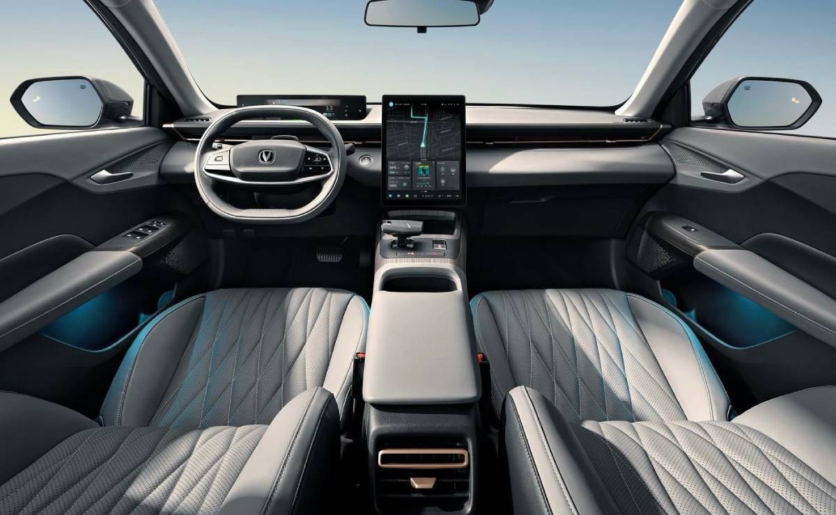 Este sedán bajó de precio: cuesta lo mismo que un Nissan Sentra y es superior 5 Sedan Changan Eado Plus iDD interior