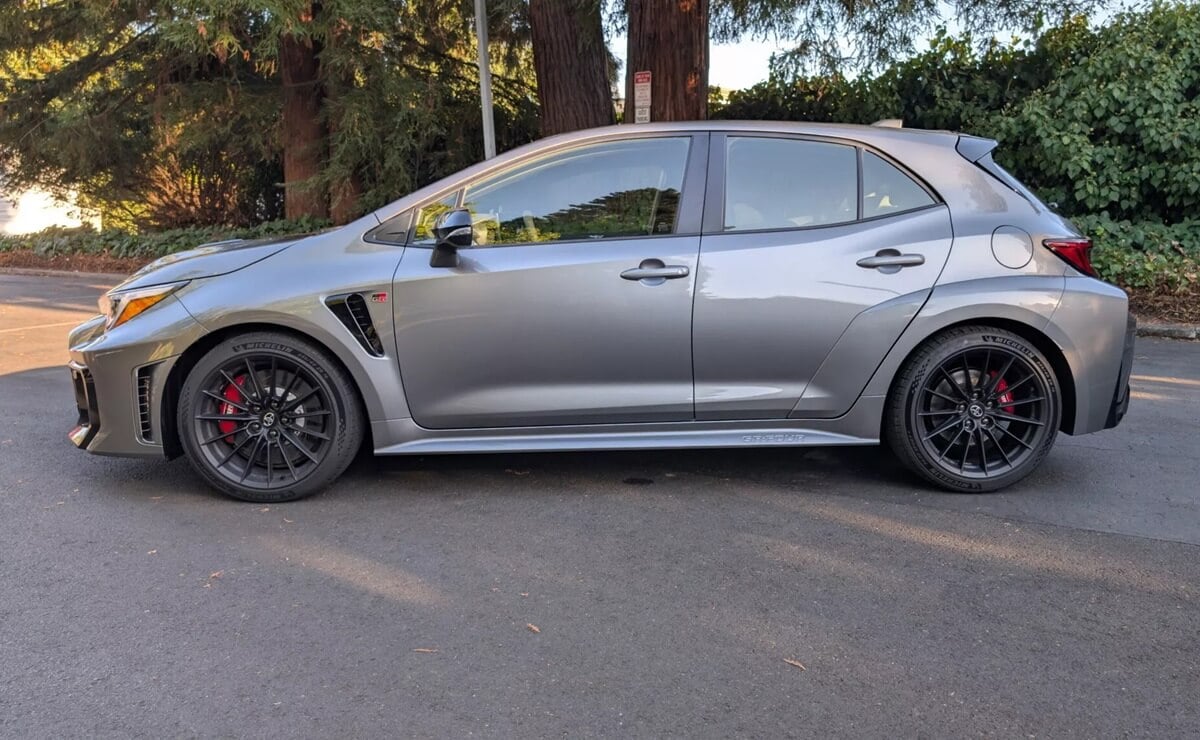 Toyota GR Corolla 2026 perfil