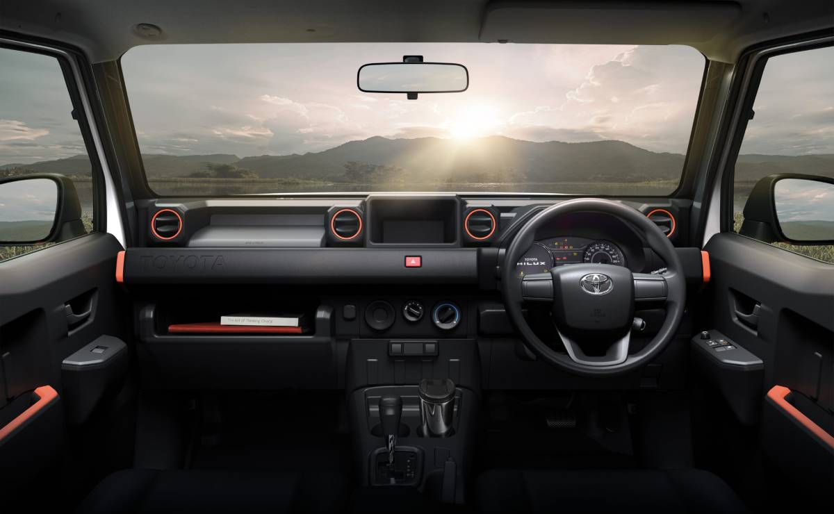 Toyota Hilux Champ Super SWB interior