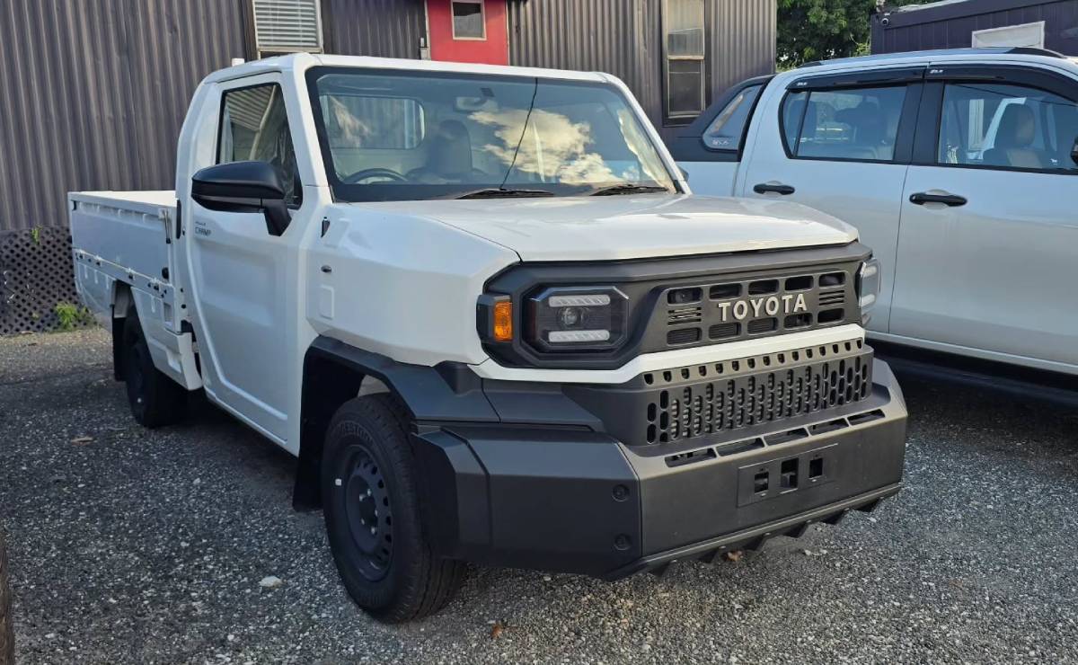 Barata y para trabajar: así es la variante de la pick up basada en Toyota Hilux 2 Toyota Hilux Champ frente 1