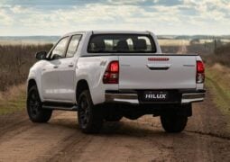 Toyota Hilux SR trasera 1
