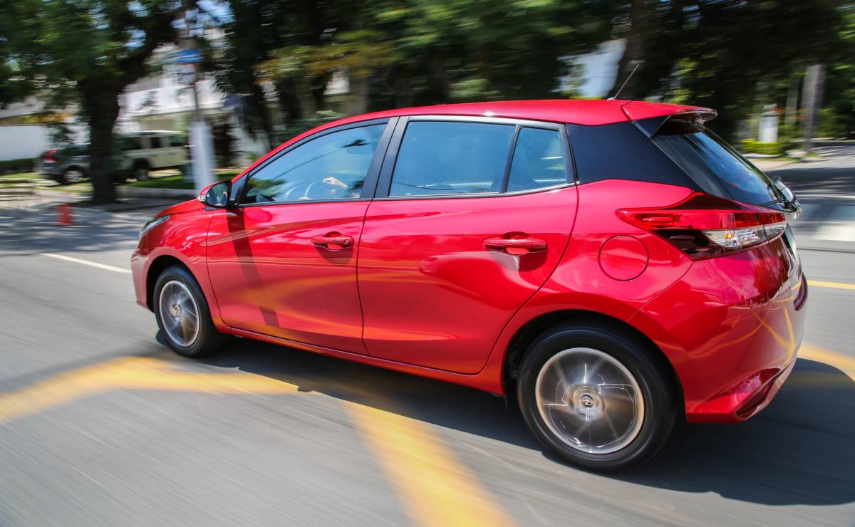 Toyota Yaris perfil 1
