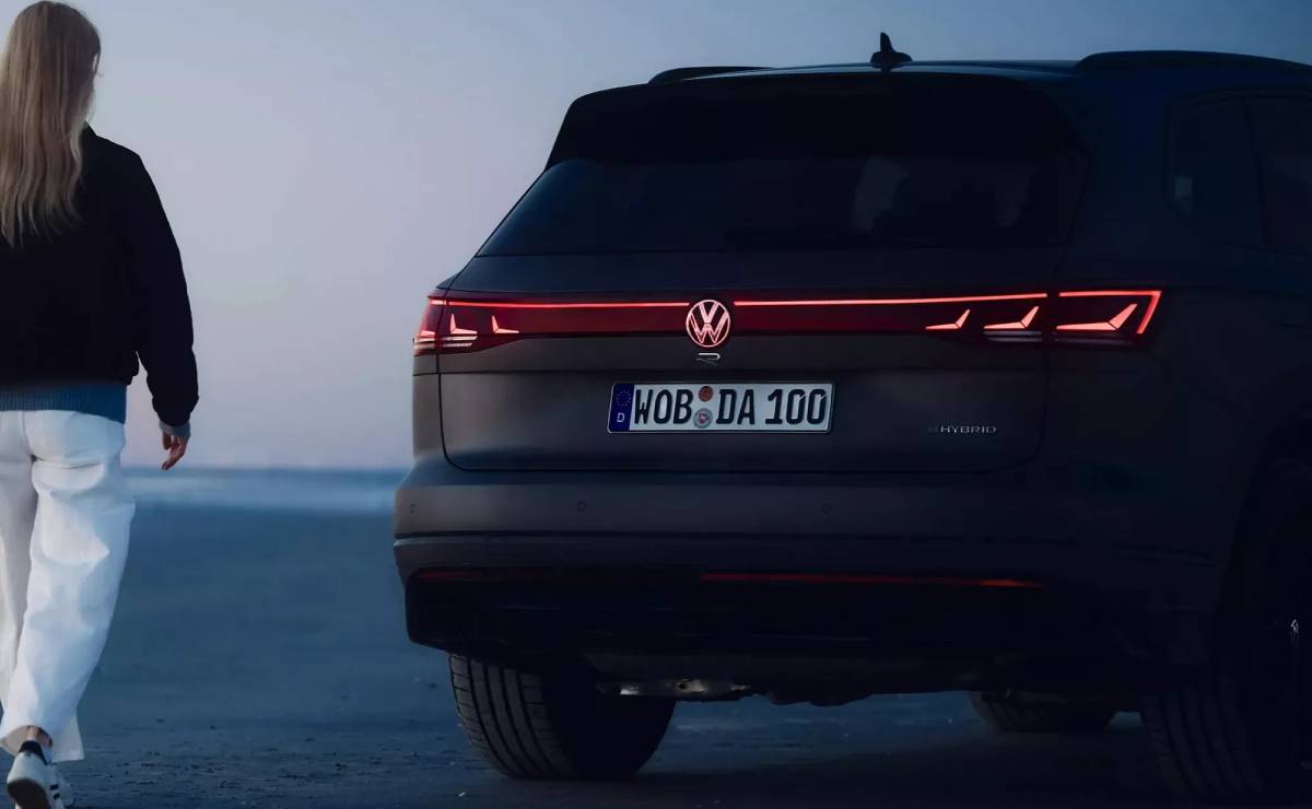 Volkswagen Touareg R Hybrid Final Edition trasera