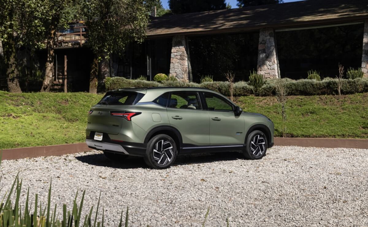 Chevrolet lanzó este renovado SUV que va por Volkswagen Tiguan y tiene mejor precio 3 Chevrolet Captiva PHEV perfil