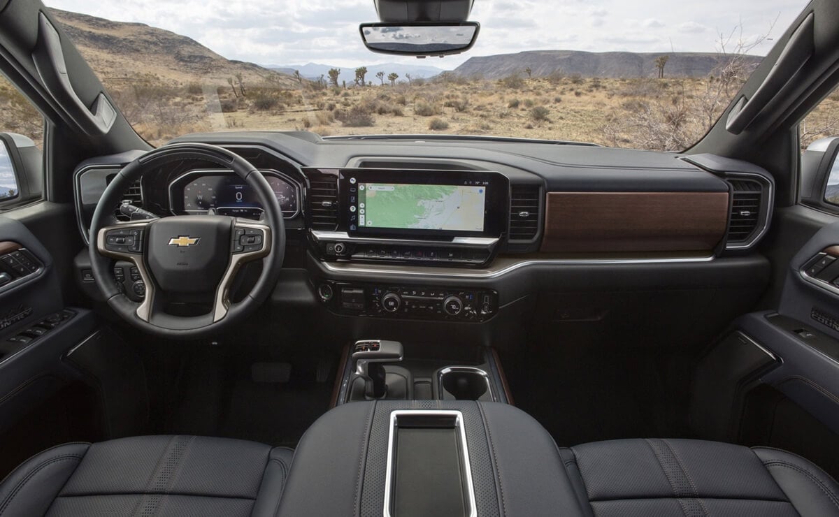 Chevrolet Silverado 1500 interior
