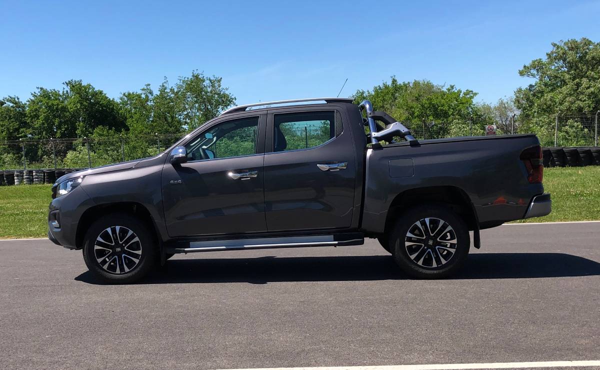 Prueba de consumo Fiat Titano: ¿la pick up que menos gasta del segmento? 4 Fiat Titano perfil 2