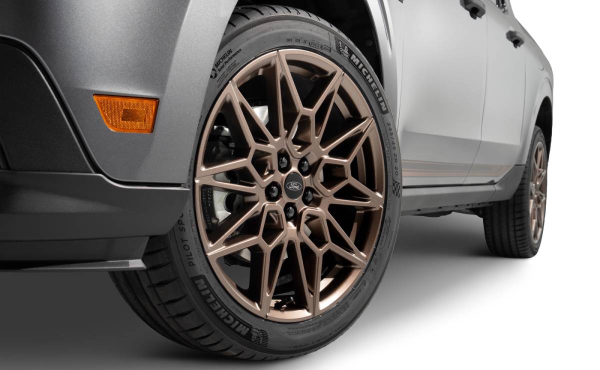 Ford Maverick 300T neumaticos