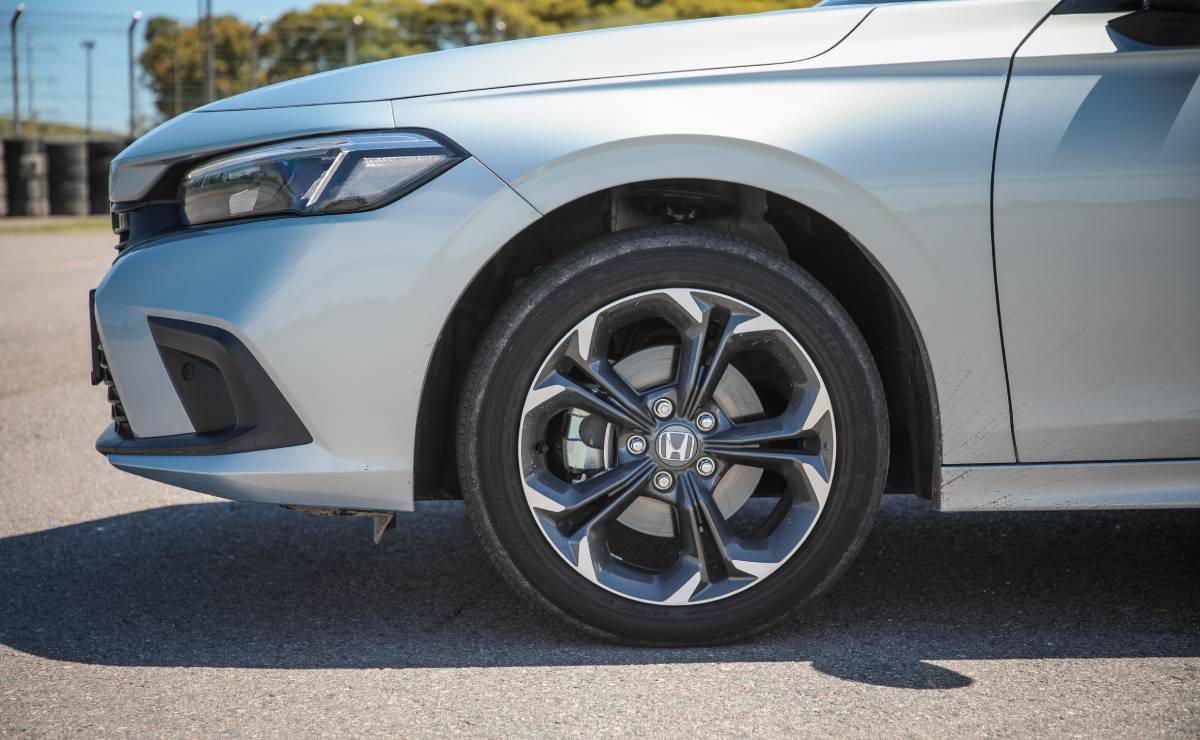 Honda Civic llanta 1
