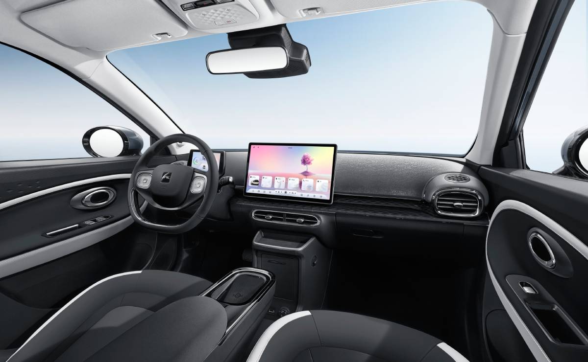 Se presentó un nuevo auto eléctrico urbano con diseño llamativo que sorprende por su equipamiento de serie 6 JAC EV30X lanzamiento interior