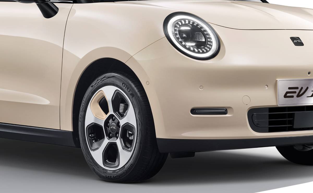 Se presentó un nuevo auto eléctrico urbano con diseño llamativo que sorprende por su equipamiento de serie 1 JAC EV30X lanzamiento teaser