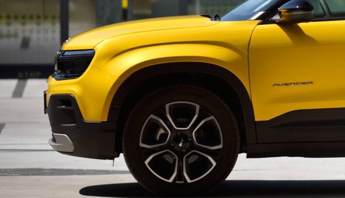 Jeep Avenger perfil trompa