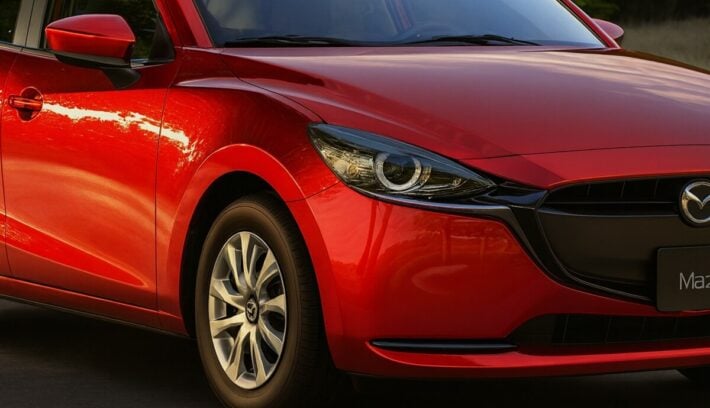 Mazda 2, el modelo con carrocería hatch y sedán con precio destacado