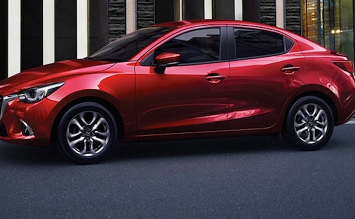 Mazda 2 Sedan perfil