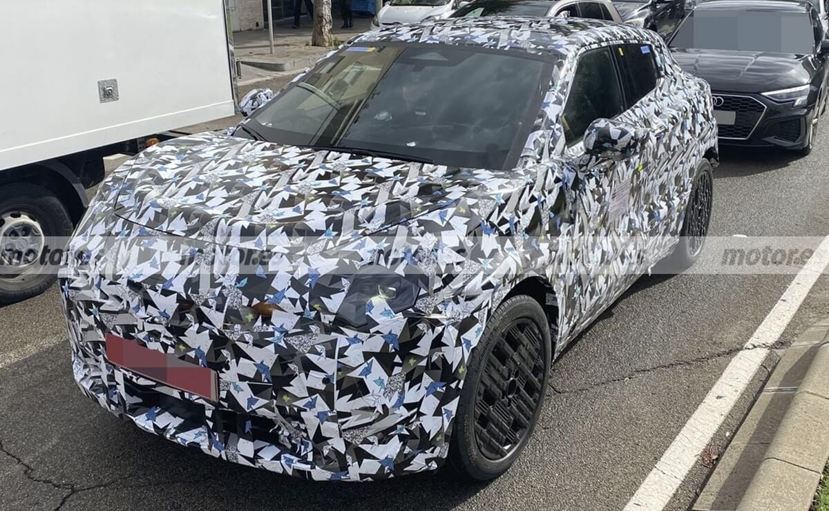 200 CV, buen precio y algo más para superar a Toyota Corolla Cross: Nissan renueva este SUV 3 Nissan Juke camuflado