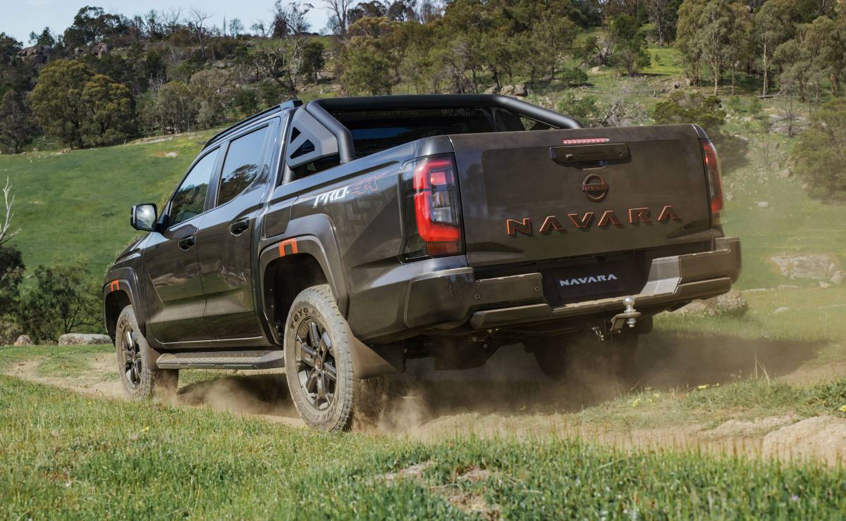 Nissan renovó su pick up más vendida para ir contra Toyota y Ford: ¿en qué cambia este modelo? 7 Nueva Nissan Frontier accion trasera