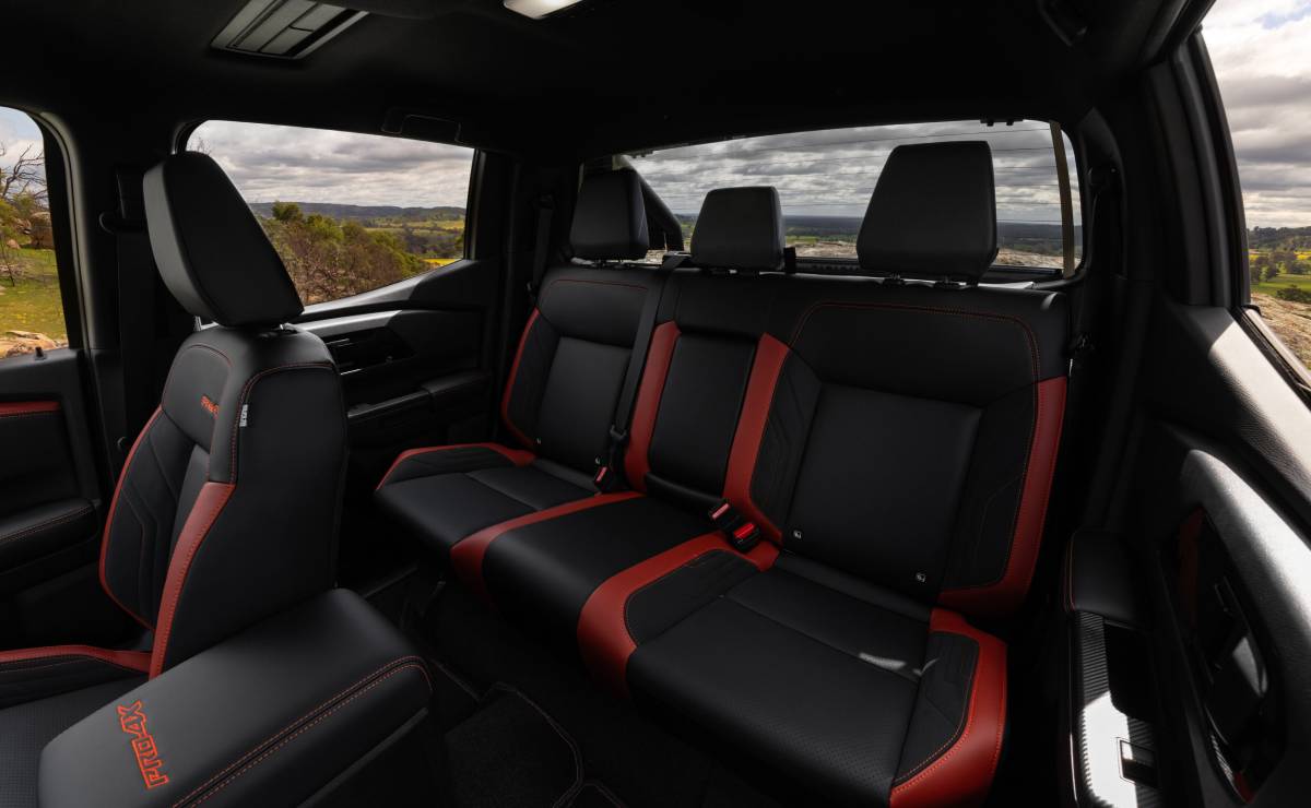 Nissan renovó su pick up más vendida para ir contra Toyota y Ford: ¿en qué cambia este modelo? 5 Nueva Nissan Frontier asientos 2