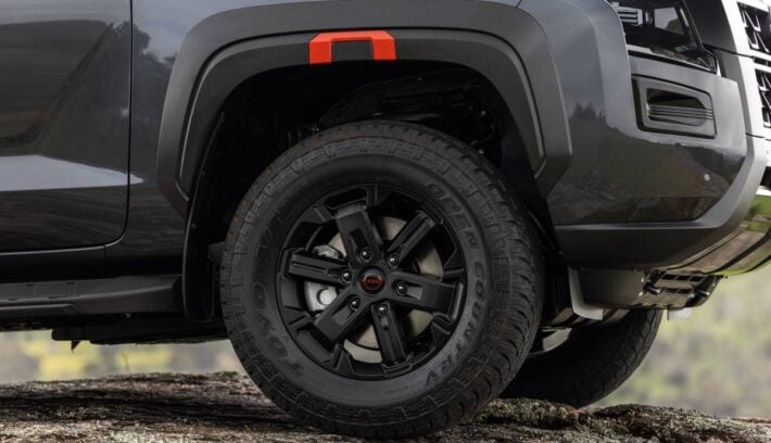 Nueva Nissan Frontier llanta