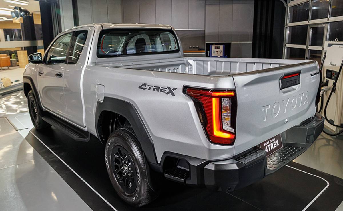 Nueva Toyota Hilux cabina simple trasera