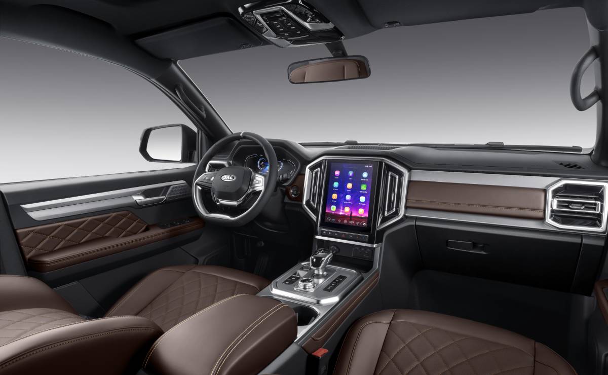 Llegó una nueva pick up al segmento mediano y es más barata que Hilux y Ranger 6 Pick up JAC T9 lanzamiento interior