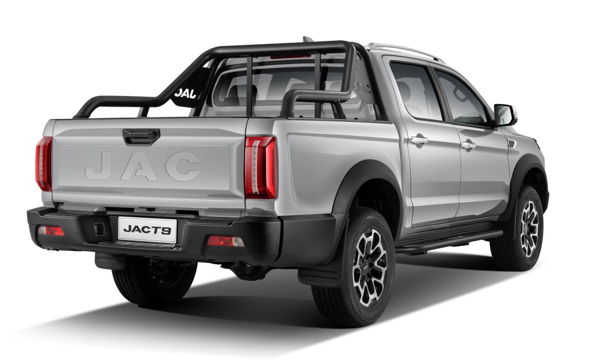 Llegó una nueva pick up al segmento mediano y es más barata que Hilux y Ranger 3 Pick up JAC T9 lanzamiento trasera
