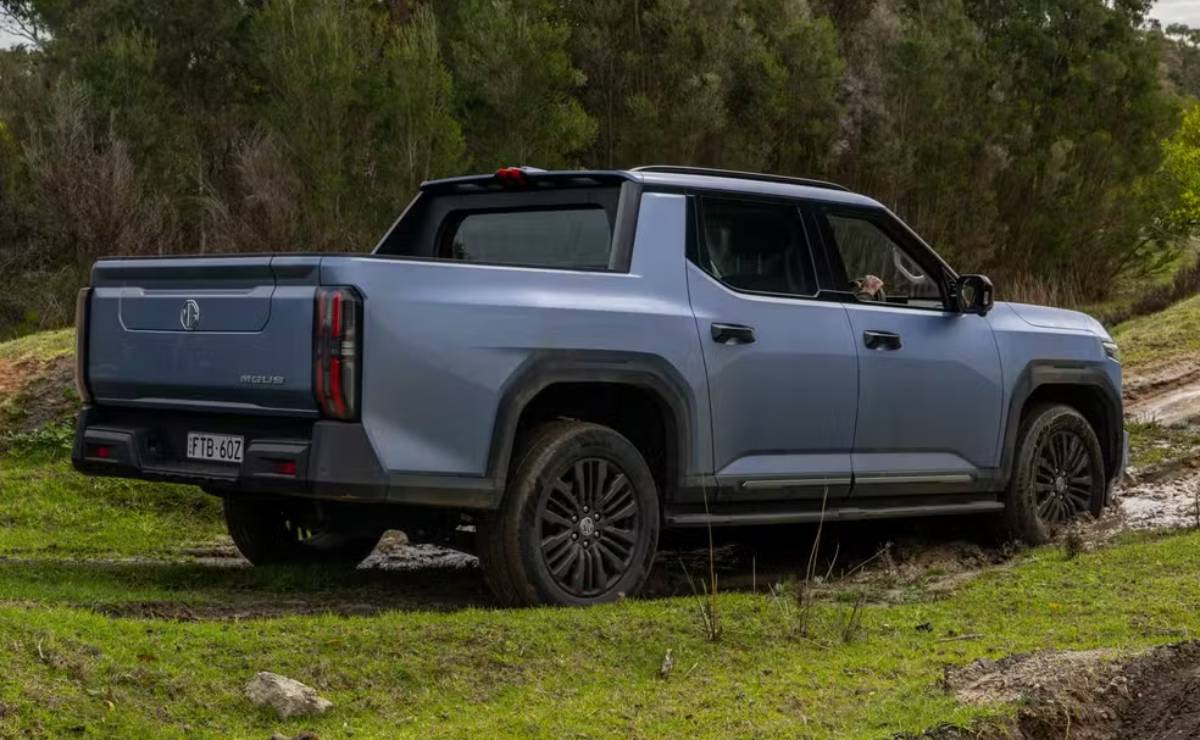 Pick up MG U9 trasera 2