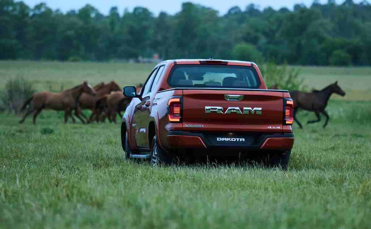 RAM Dakota 7