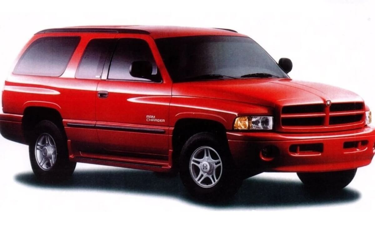RAM prepara un SUV basado en la pick up 1500 con versiones deportivas y estas novedades 3 Ramcharger en el pasado 1