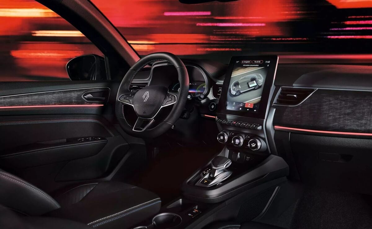Renault lanza un renovado SUV con carrocería fastback para superar a Toyota Corolla Cross 4 Renault Arkana Hybrid E Tech interior