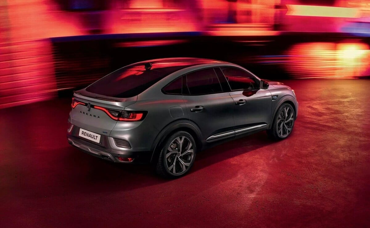 Renault lanza un renovado SUV con carrocería fastback para superar a Toyota Corolla Cross 3 Renault Arkana Hybrid E Tech
