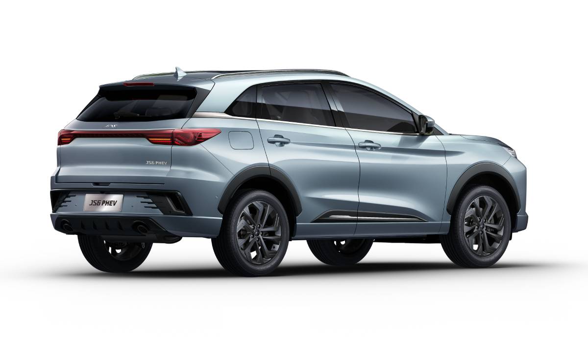 Más potente y barato que Toyota Corolla Cross: se presentó un nuevo SUV mediano a muy buen precio 1 SUV JS6 PHEV lanzamiento trasera