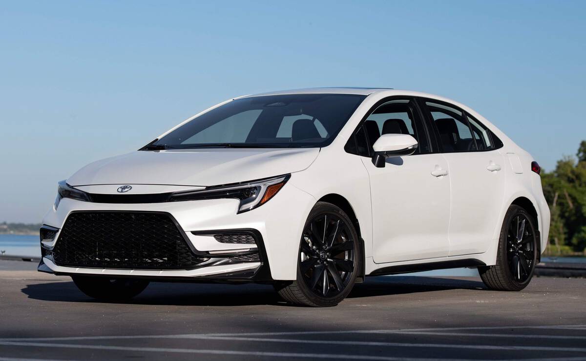 Más equipamiento para el Toyota Corolla: qué cambia y cuánto cuesta la línea 2026 del sedán 2 Toyota Corolla 2026 frente 1