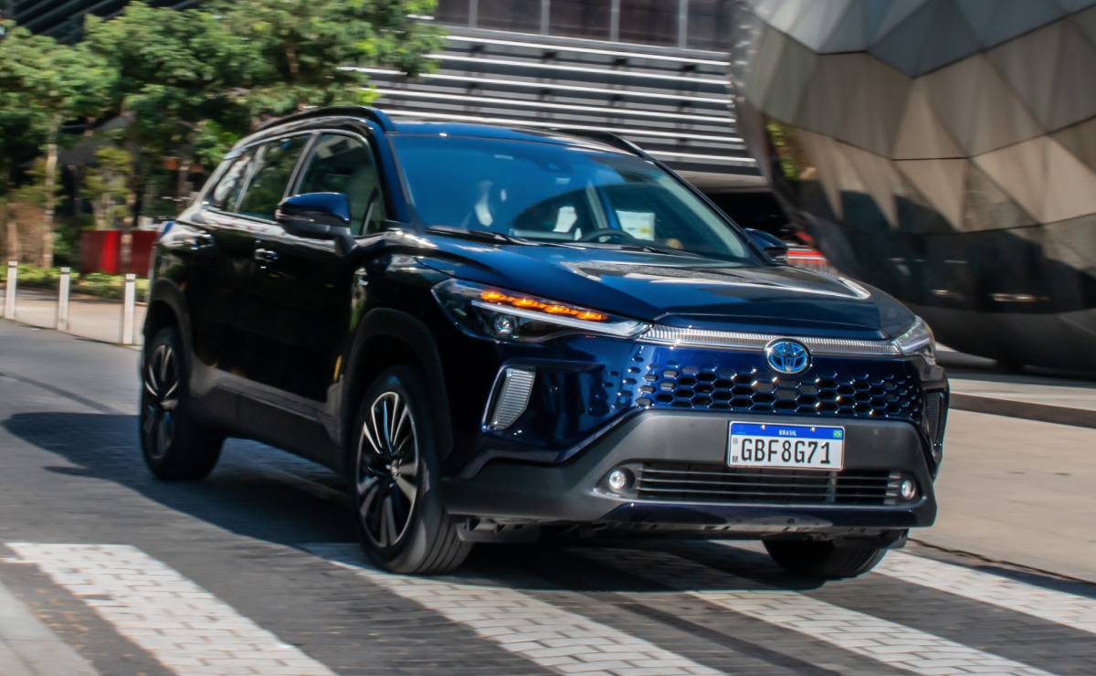 Toyota Corolla Cross hibrida accion