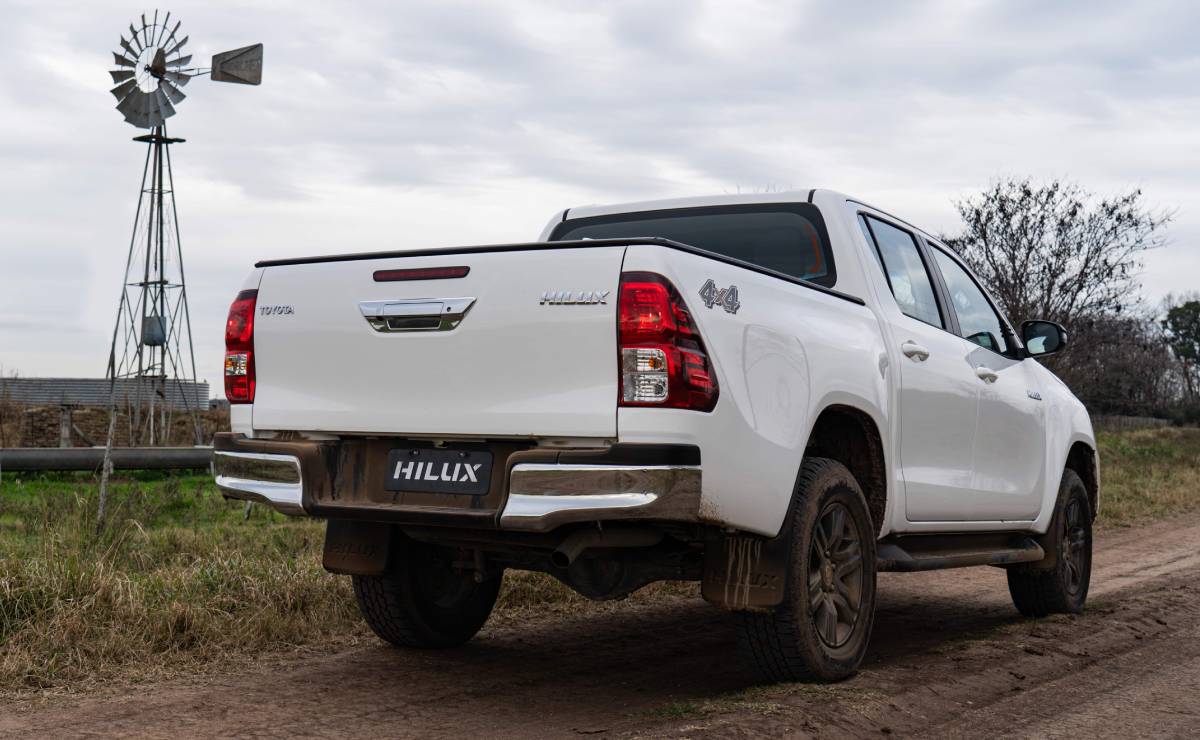 Toyota Hilux precio noviembre