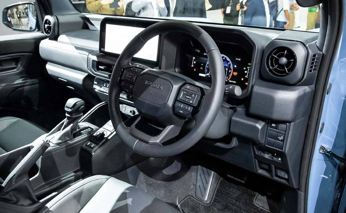 Toyota Land Cruiser FJ interior