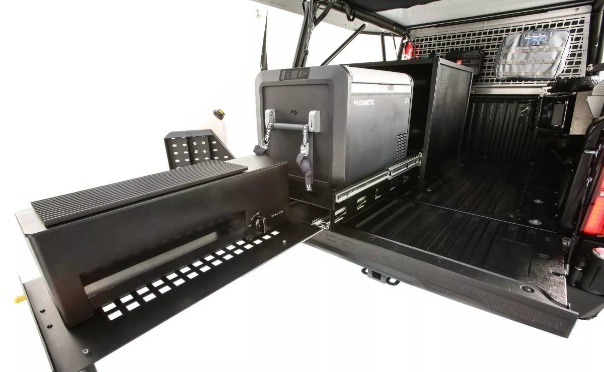 Esta Toyota Tacoma tiene dos motores, casi 550 CV y tecnología avanzada: ¿qué la hace una pick up distinta? 3 Toyota Tacoma H2 Overlander refrigeracion