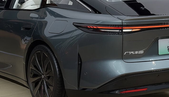 Toyota bZ7, el sedán electrificado y futurista