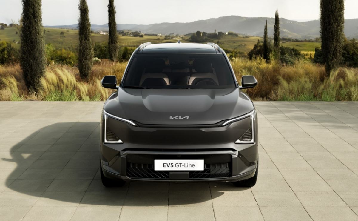 Tiene 530 km de autonomía y casi 218 CV: Kia lanza un SUV de tecnología avanzada para romper el mercado 2 SUV Kia EV5