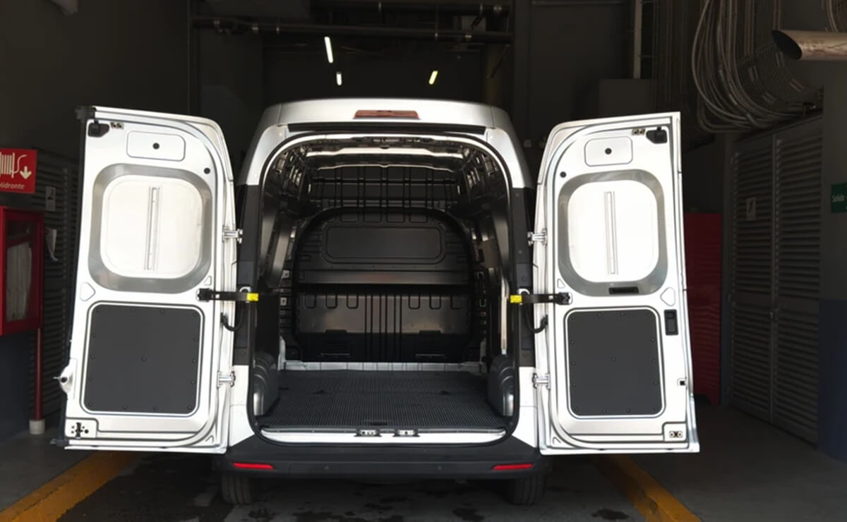 Mejor equipamiento, diseño llamativo y buen precio: Chevrolet lanzó una renovada furgoneta 4 Chevrolet Express carga