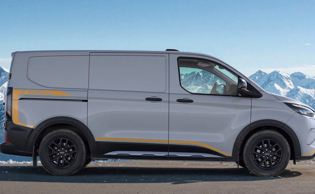 Rendimiento superior y un secreto en la carga: Ford lanzará una renovada furgoneta 4 Ford E Transit Custom 2026 perfil