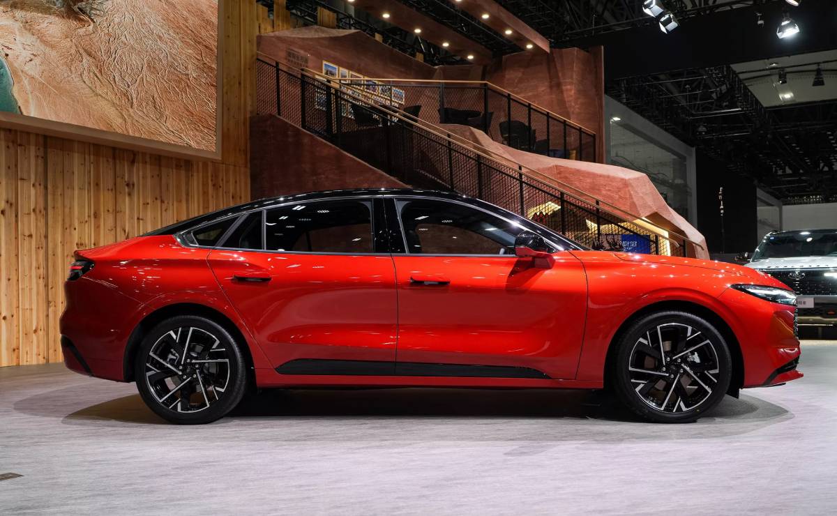 Ford Mondeo 2026 perfil