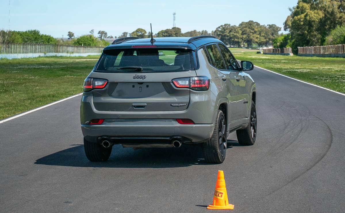 Guia de compra SUV C Jeep Compass slalom cola
