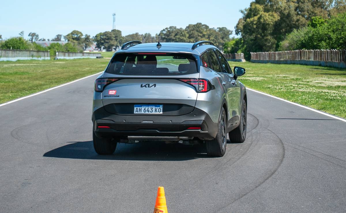 Guía de compra Kia Sportage: prestaciones, consumos y seguridad del SUV turbodiesel 4 Guia de compra SUV C Kia Sportage slalom cola