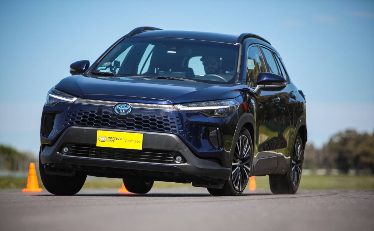 Con el corazón o la billetera: ¿qué SUV elegir? Compass, Corolla Cross, CR-V, Sportage, Taos y Territory 5 Guia de compra SUV C Toyota Corolla Cross slalom