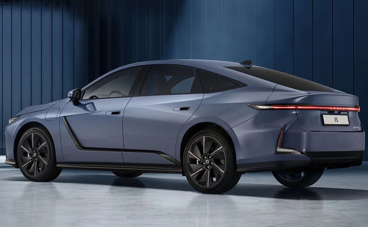343 CV, superior a Toyota Corolla y ¿con mejor precio? Lexus lanzó un renovado sedán 3 Lexus ES 2026 perfil