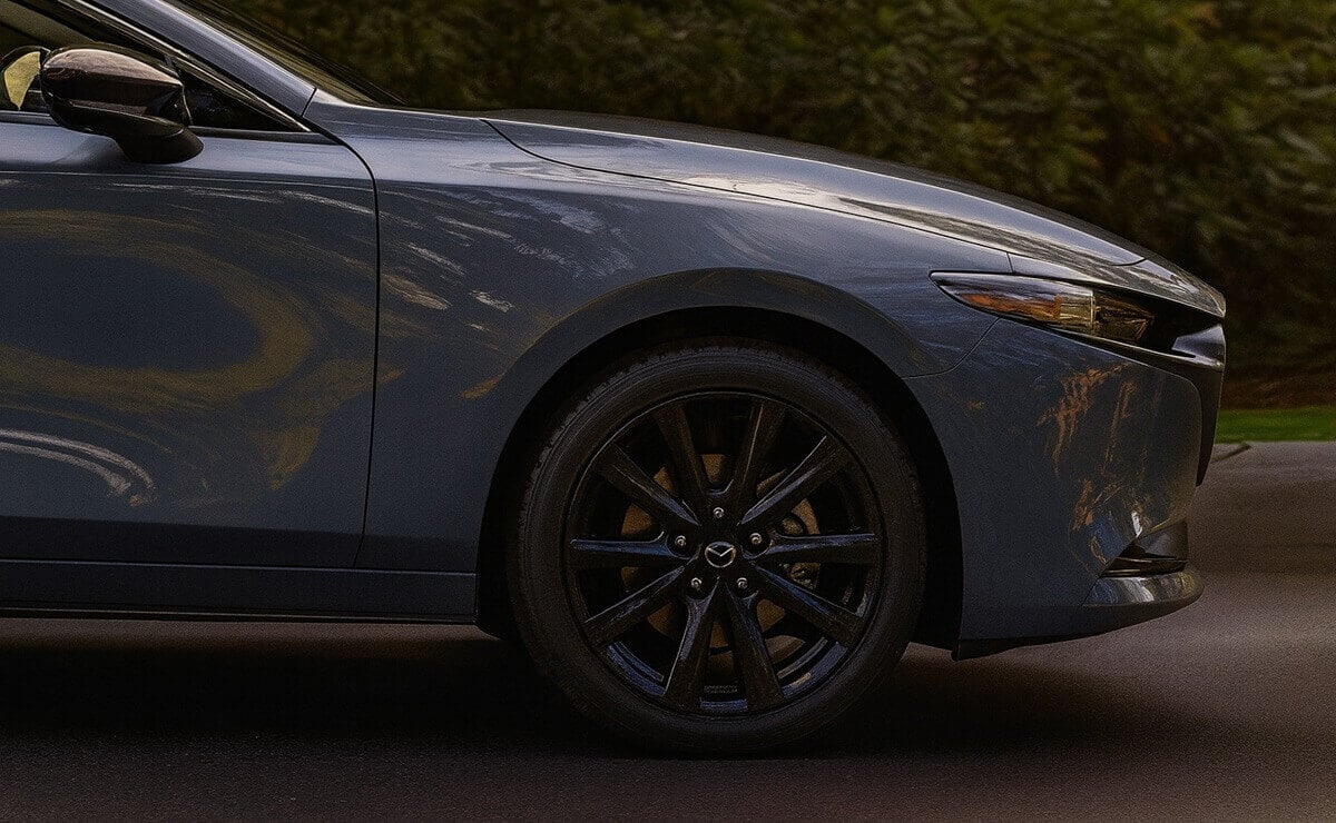 El sedán que va por Toyota Corolla y Nissan Sentra: es más barato y tiene mejor equipamiento 1 Mazda 3 PHEV, el renovado sedán híbrido