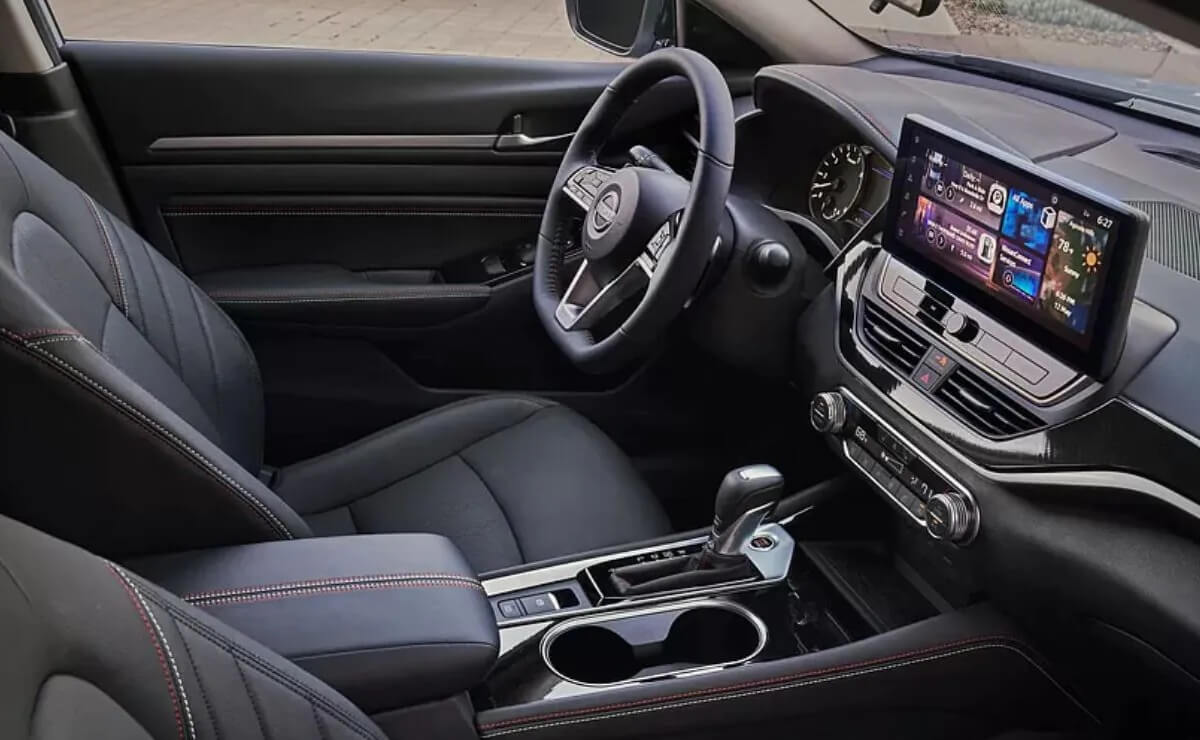 Menos de 30000 dólares y superior a Sentra: Nissan lanzará un renovado sedán 4 Nissan Altima interior