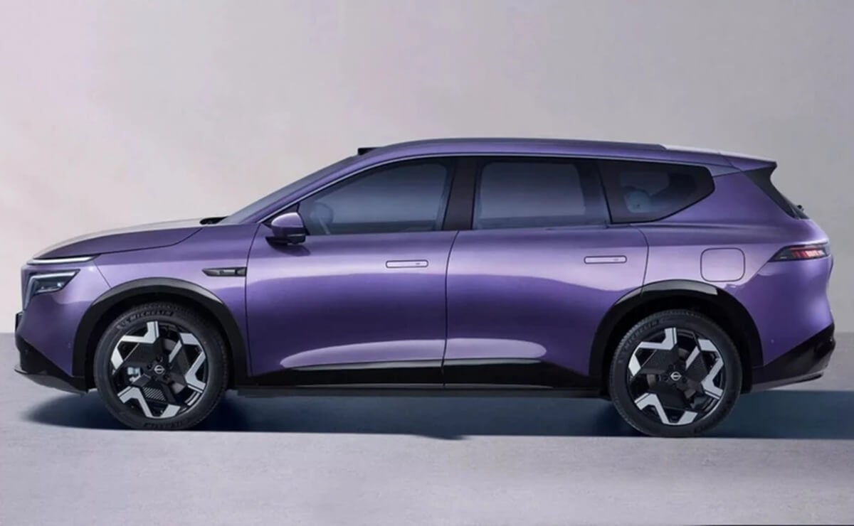 Nissan presentó un nuevo SUV: 335 CV y superior a X-Trail, pero más barato 3 Nissan NX8 perfil