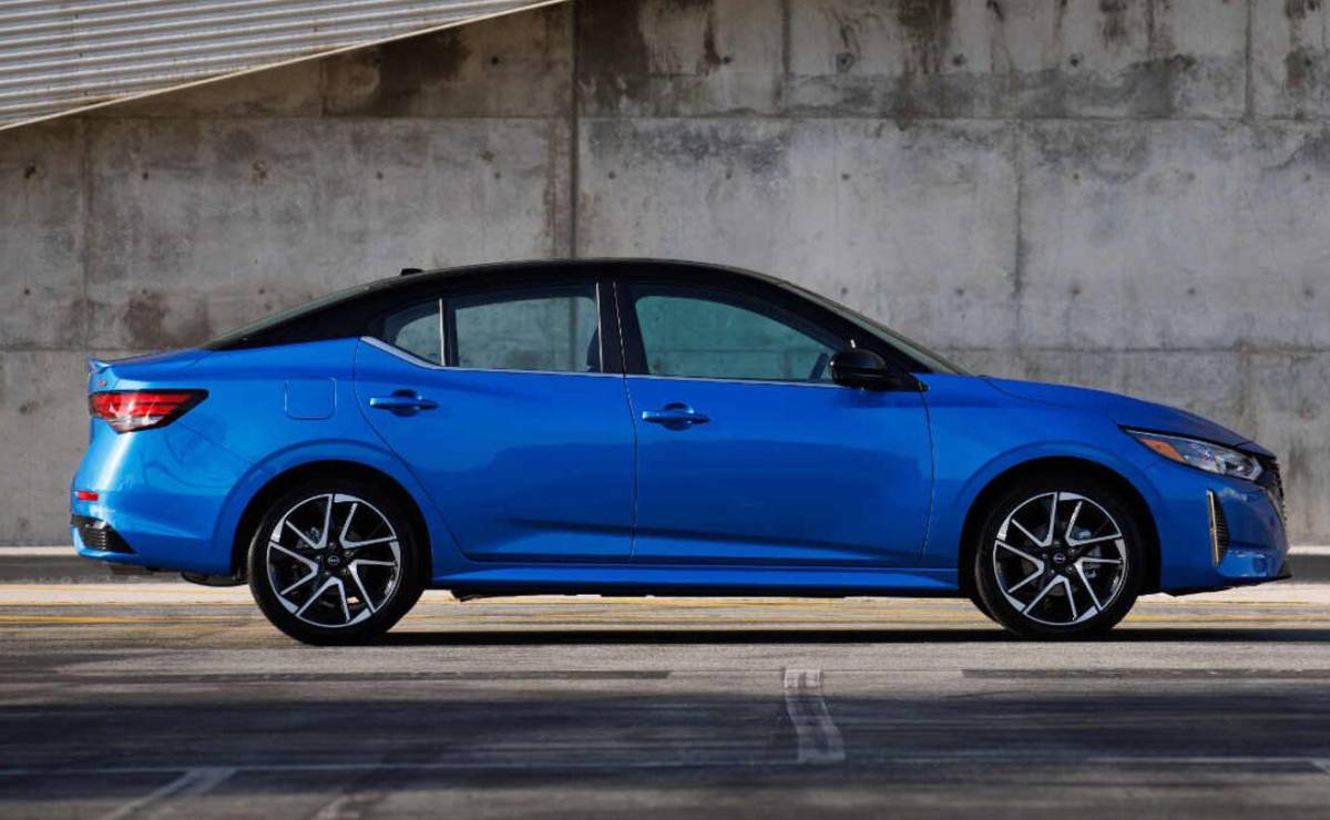 Nissan Sentra perfil 1