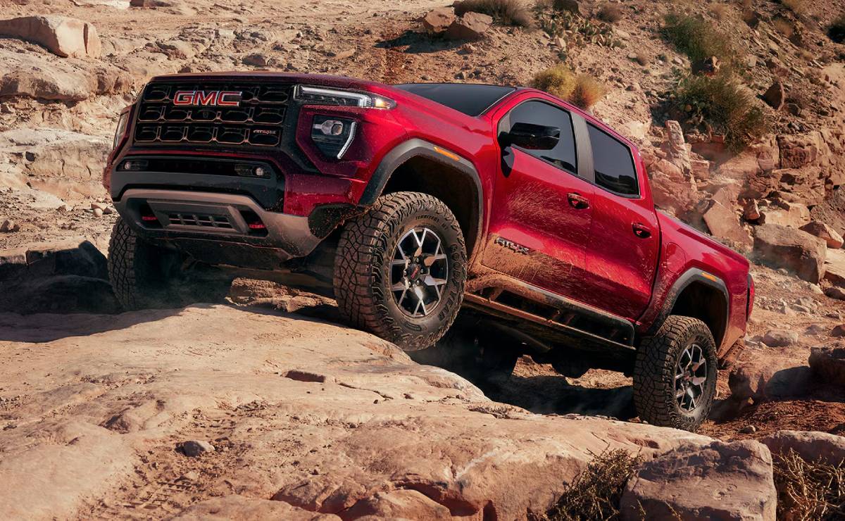 Con más de 300 CV, esta pick up mediana busca superar a la Ranger Raptor 6 Pick up GMC Canyon AT4X 2026 accion