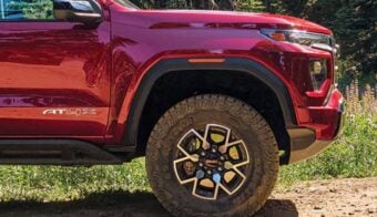 Pick up GMC Canyon AT4X 2026 perfil